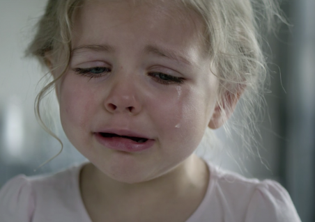 Faire pleurer un enfant